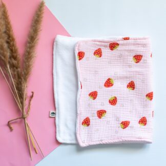 Strawberry Muslin Burp Cloth Lieliebo